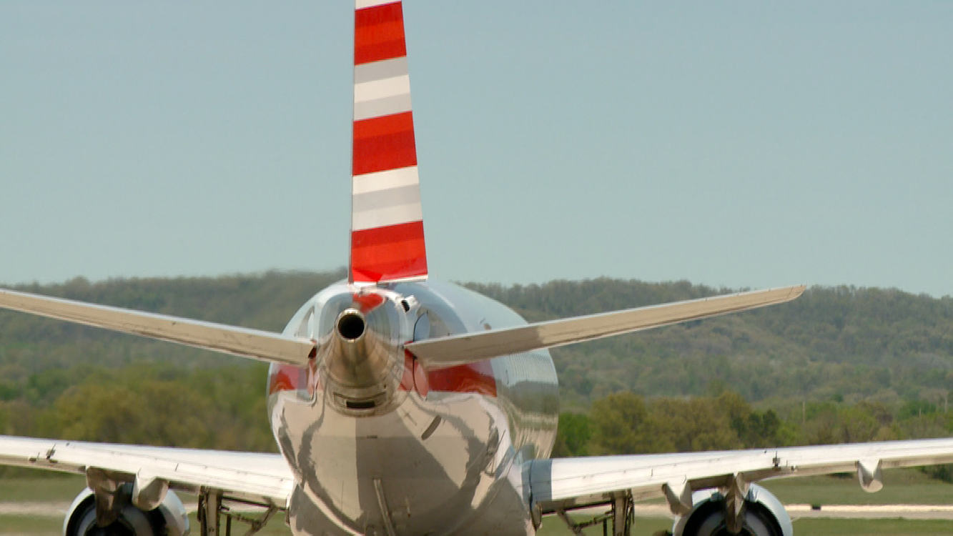 American Airlines introduces larger jet for flights from La Crosse to
