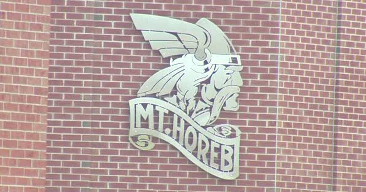 Parents wait for hours after armed threat at Mt. Horeb middle school - Vimarsana News