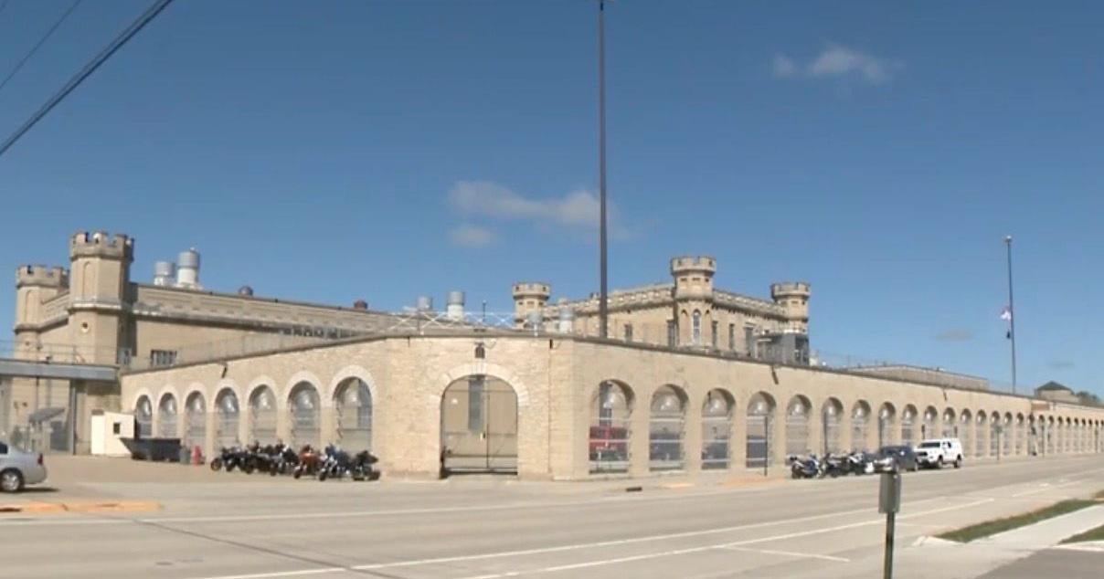 Charges against warden and guards at Wisconsin's Shawshank-like prison renew calls to close it - Vimarsana News