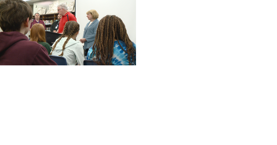 Students display knowledge of the Holocaust through art and writing - Vimarsana News