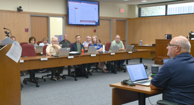 La Crosse airport director gives update at Board of Supervisors meeting