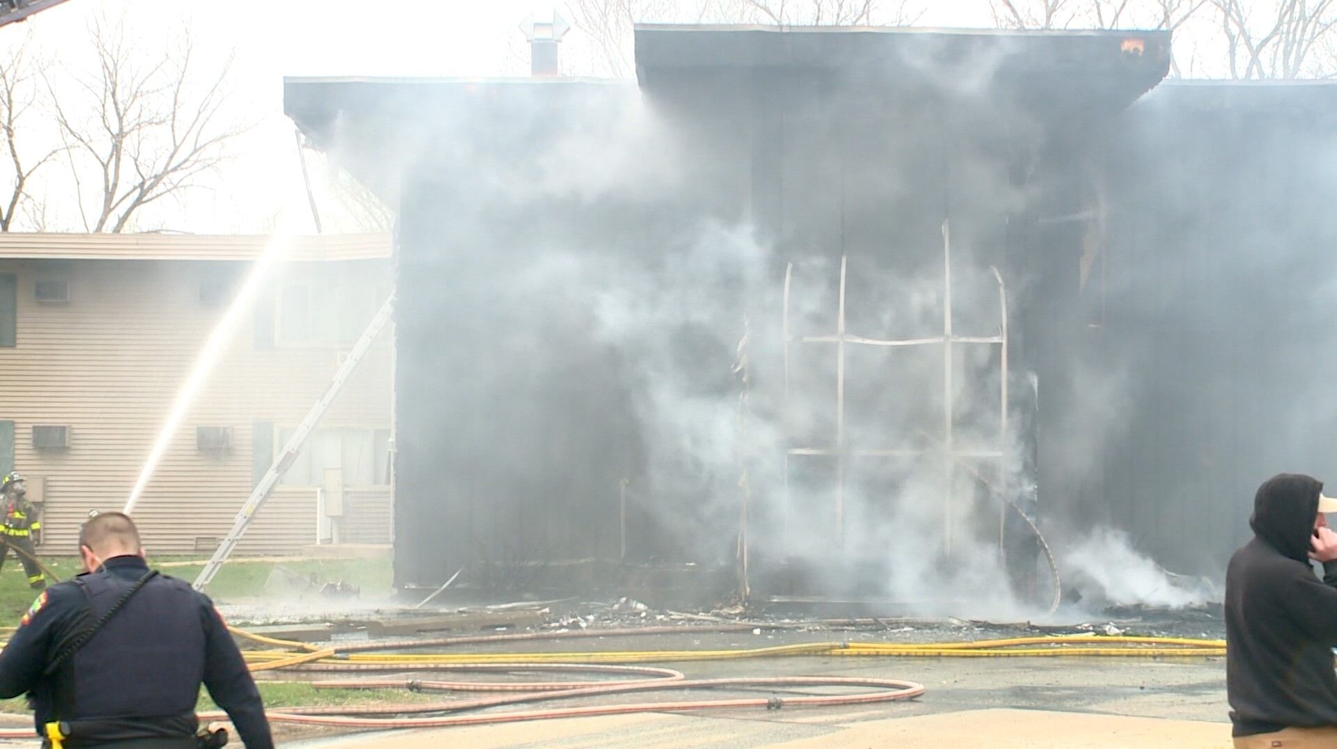 UPDATE: Residents rescue tenant from Zeisler Street apartment fire ...