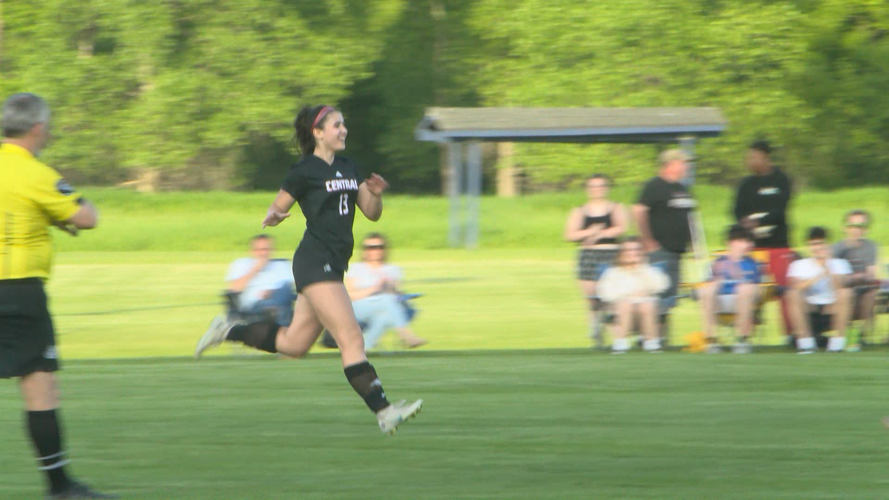 La Crosse Central takes down La Crosse Logan in first round of girls