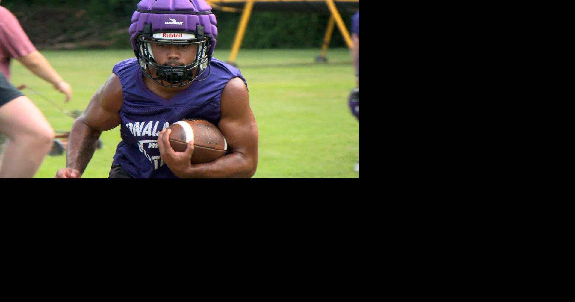 Onalaska football aims high as senior class steps forward