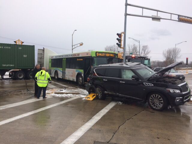 UPDATE: 2 People Injured In La Crosse City Bus Vs. Car Crash | La ...