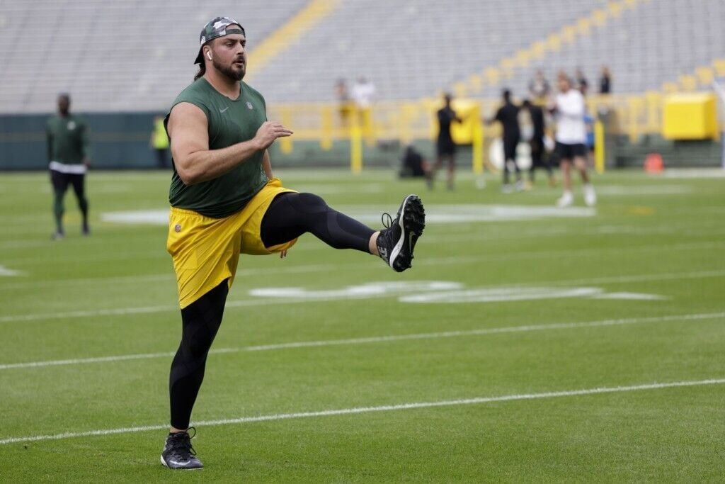 Packers place offensive tackle Bakhtiari on injured reserve as he continues  to deal with knee issue