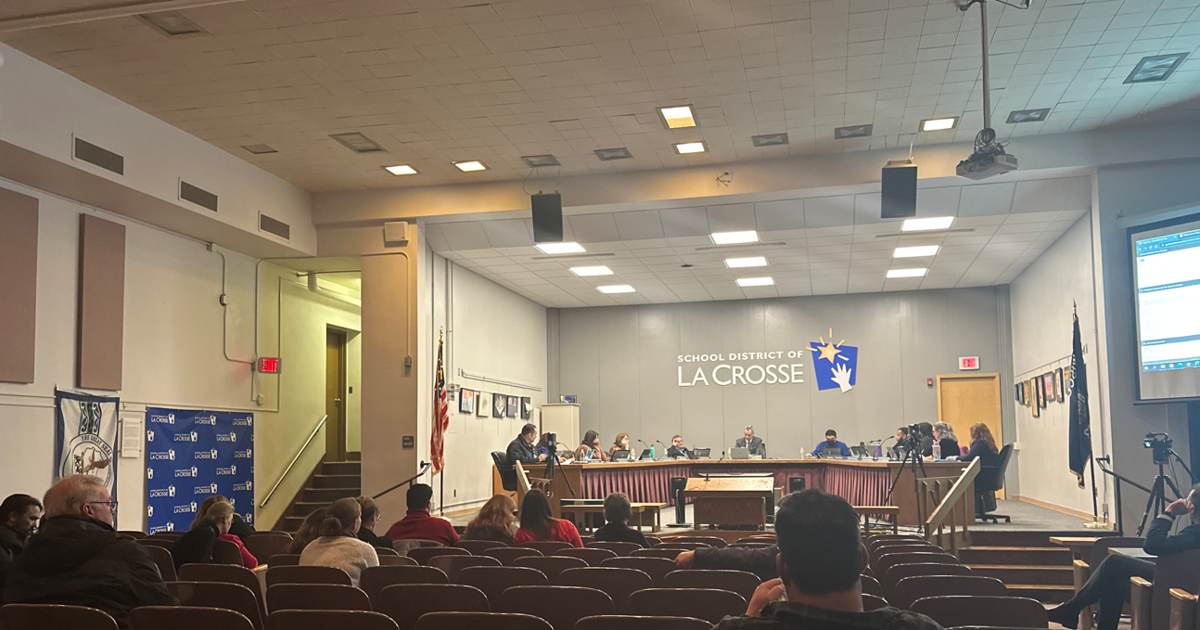 La Crosse School Board votes to close Lincoln Middle School, go to 60