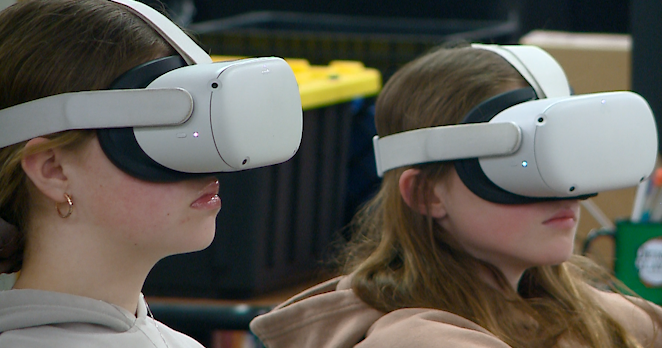 Longfellow Middle School students experience Holocaust history through virtual reality