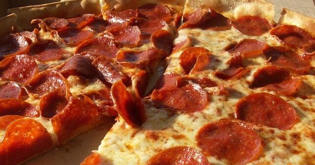 Pizza Hut laying off more than 1,200 delivery drivers in California ...