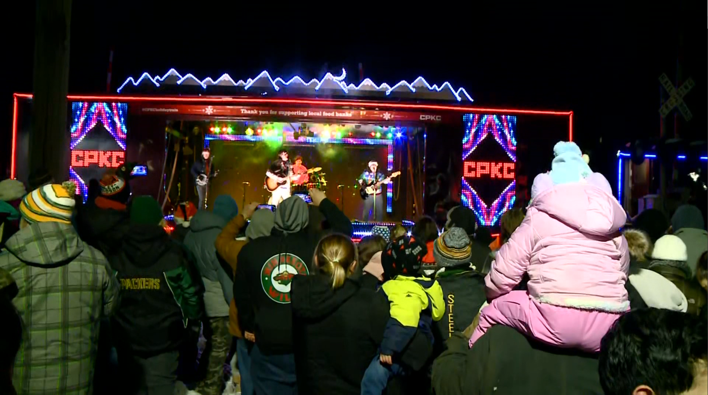 Canadian Pacific Holiday Train brings music and food drive to