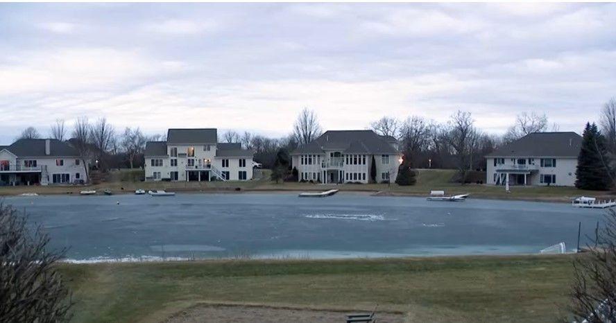 Wisconsin resident rescues two ice fishermen from freezing pond