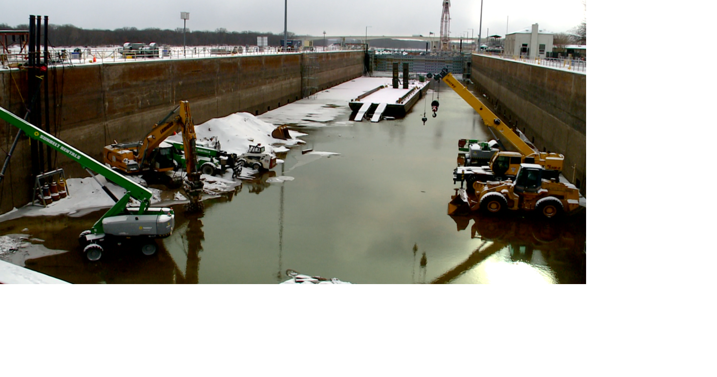 Army Corps offers tours of drained Lock and Dam 7 for maintenance work