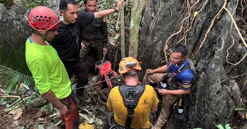 Race against time for Laos cave rescuers as focus shifts to newly discovered shaft By Rebecca Wright, Kocha Olarn, Angie Puranasamriddhi, June Jeong, Laura Sharman, CNN Jun 1, 2026 Jun 1, 2026 Updated 1 min ago