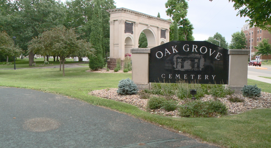 La Crosse Area Genealogical Society cleans up headstones at Oak Grove