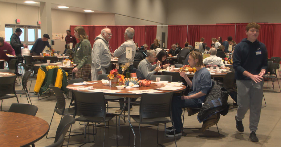 43rd Thanksgiving dinner at La Crosse Center fosters community spirit ...
