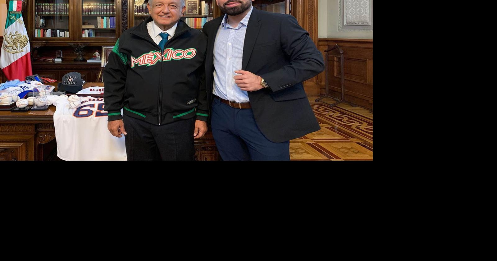 Texas Gov. Abbott poses for pictures with Astros World Series