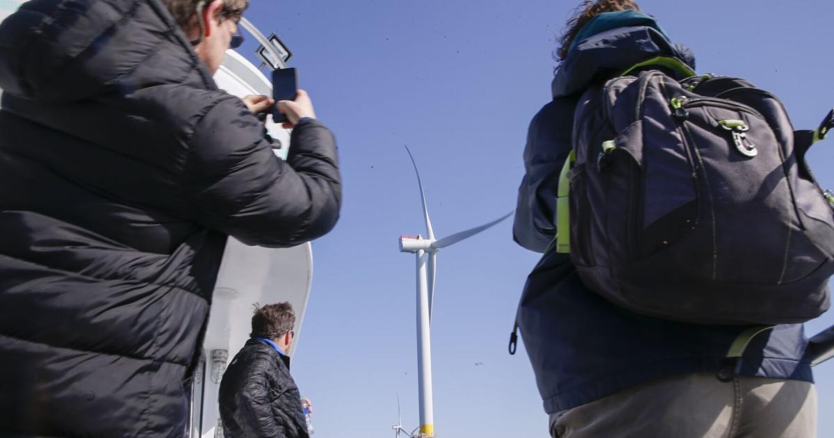 Wind turbines still on track east of Virginia Beach