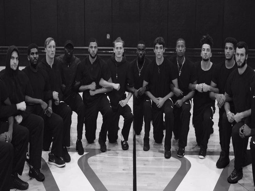 Virginia Men S Basketball Team Kneels For Injustice And