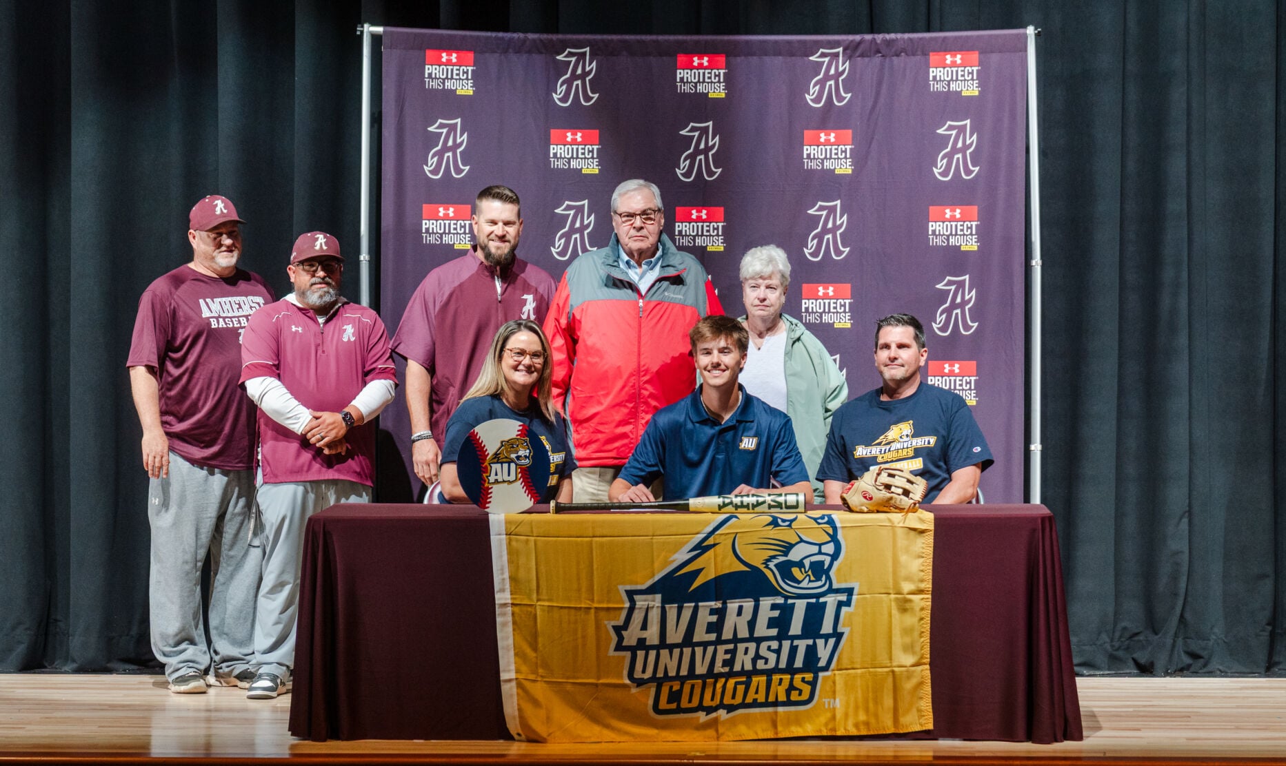 050626-lna-sports-amherstsigning