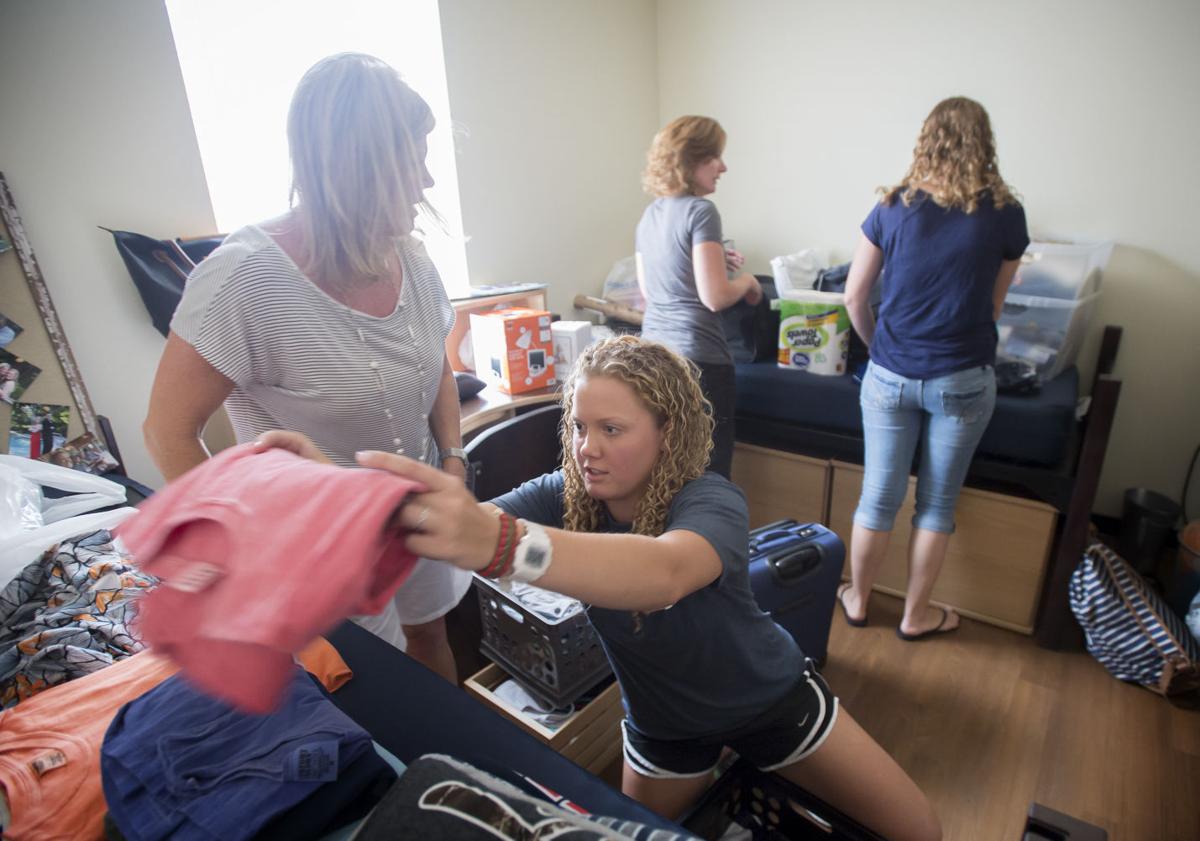 New Students Move In To Liberty University S Dorms Lynchburg
