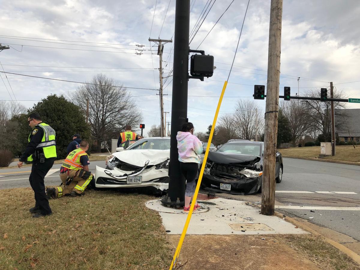 Lynchburg crash injures 2