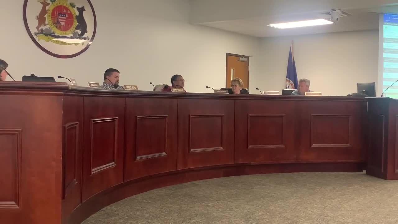 Amherst School Board OKs 2023-24 school calendar, chooses new chair