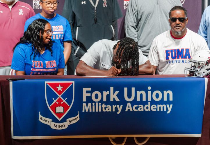 050626-lna-sports-amherstsigning