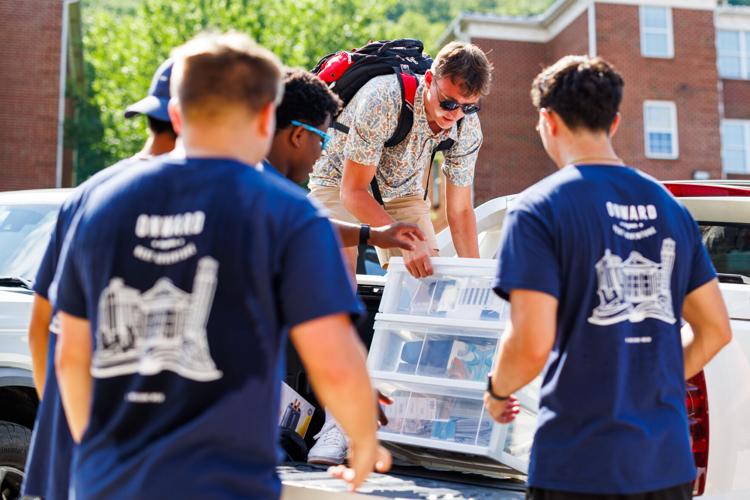 Move-in on the Mountain: Liberty greets new students, families with big welcome party