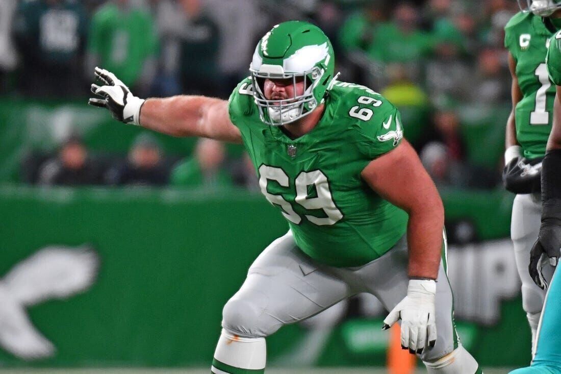 Reports: Eagles G Landon Dickerson out after thumb surgery