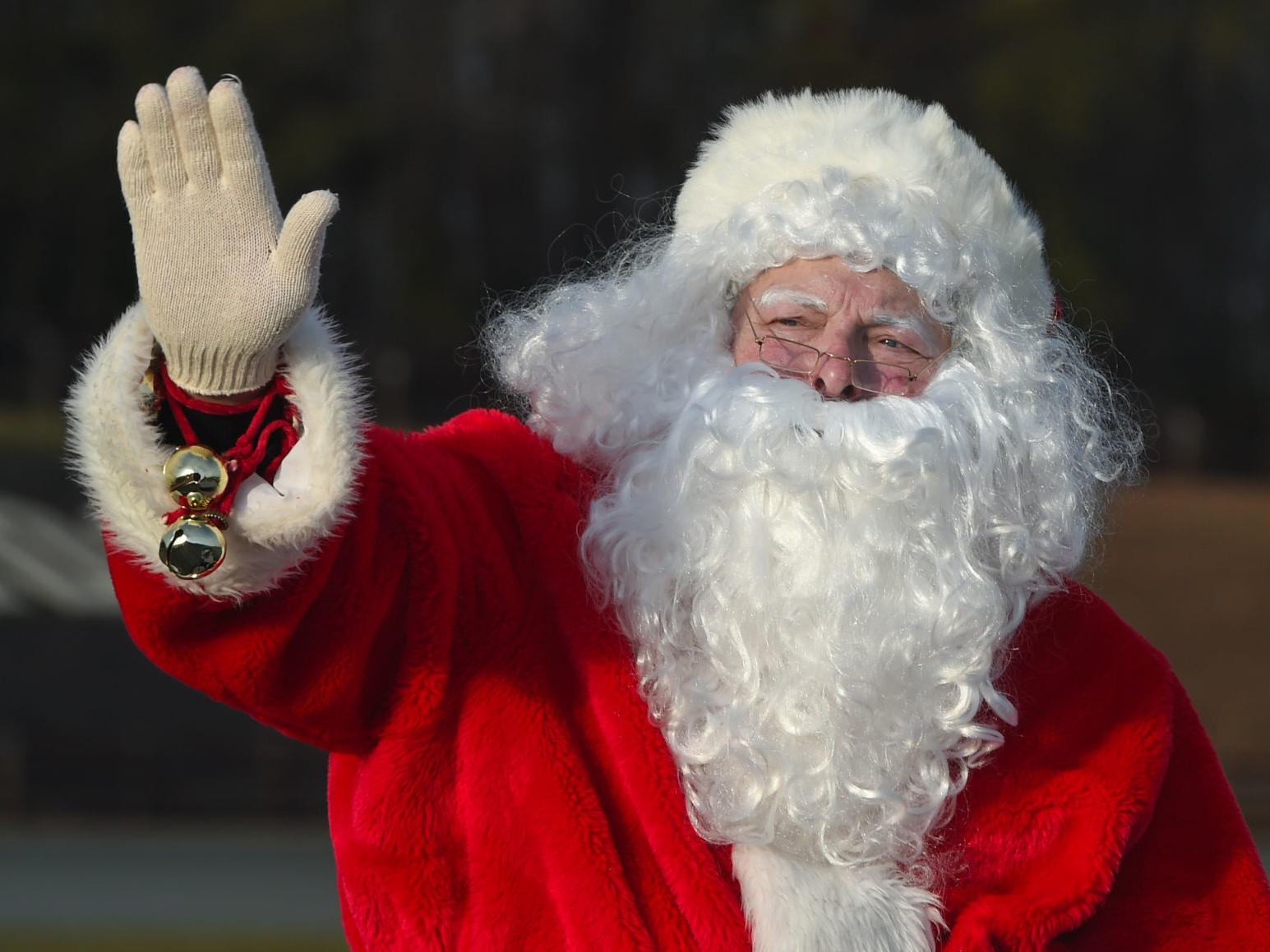 How To Experience The Amherst Reverse Christmas Parade Latest Headlines Newsadvance Com Advance Christmas Parade 2021