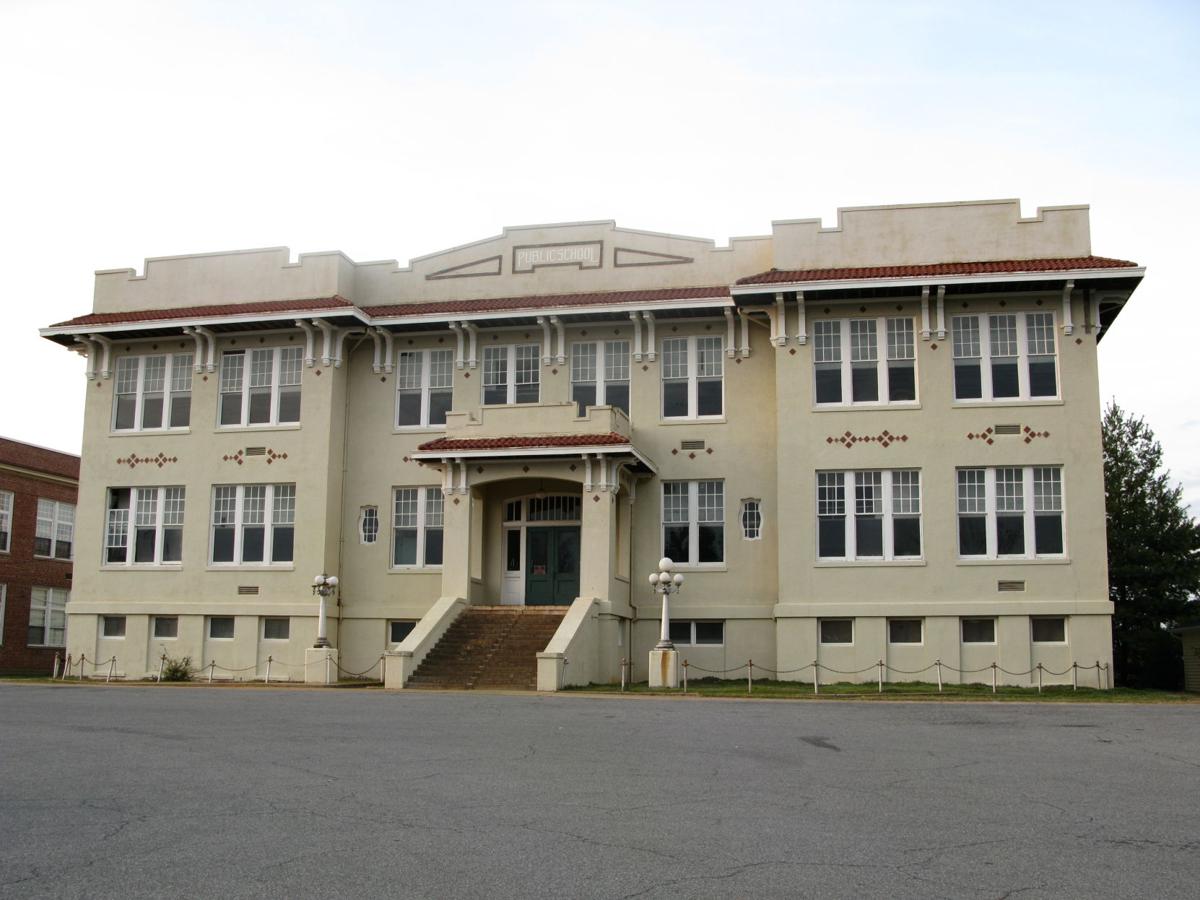 Bedford Town County Discuss Options For Vacant Schools Local
