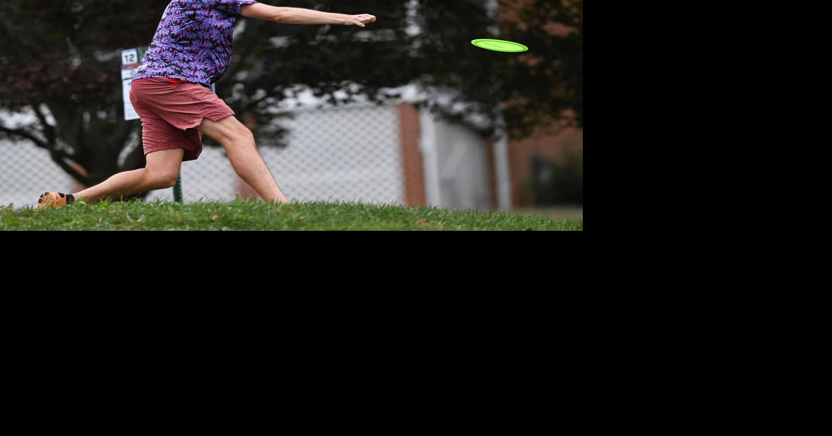 Pro disc golfers navigate wind gusts at Ivy Hill in Bedford