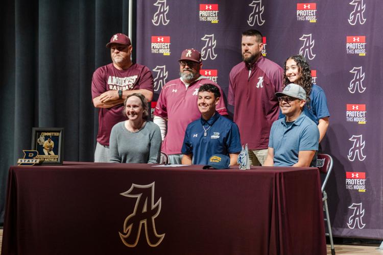 050626-lna-sports-amherstsigning
