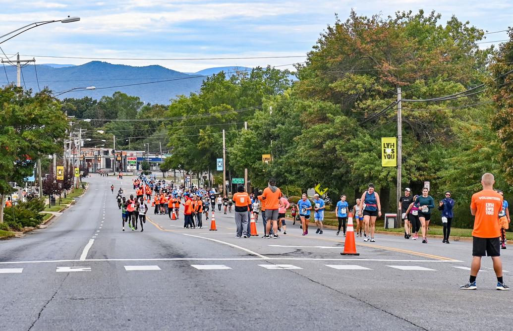 PHOTOS The 2022 Virginia 10 Miler