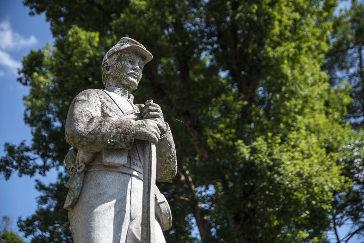 Confederate Statue outside of Nelson County Courthouse (LYN copy)