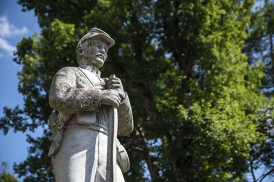 Confederate Statue outside of Nelson County Courthouse (LYN copy)