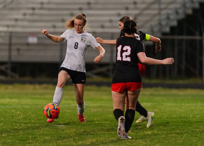 050626-lna-sports-nelsongirls-p3