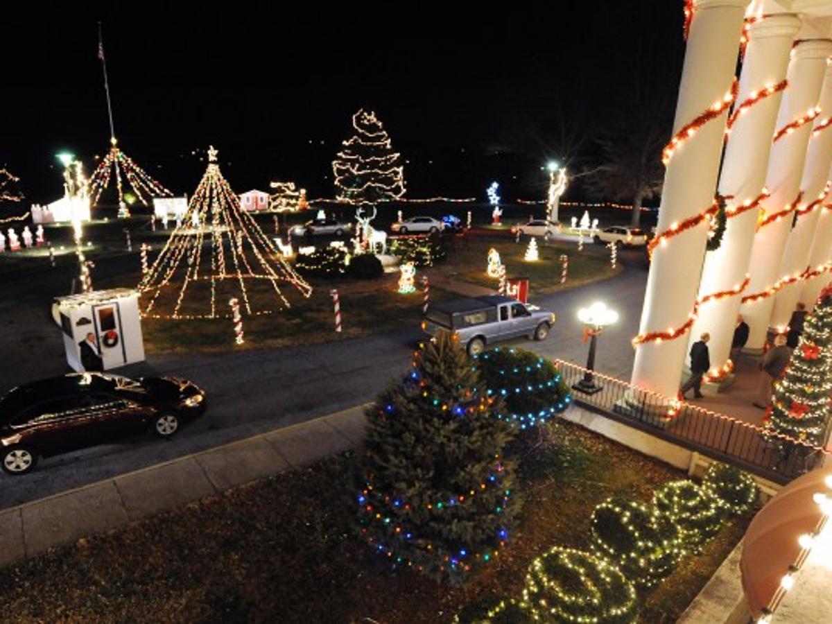 Holiday Events Abound In Lynchburg Area From The Archives Newsadvance Com Farmville Va Christmas Parade 2021