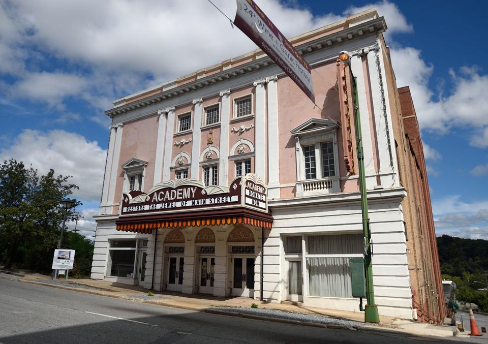 Lynchburg's Academy of Music Theatre finishes marquee - NewsAdvance.com ...
