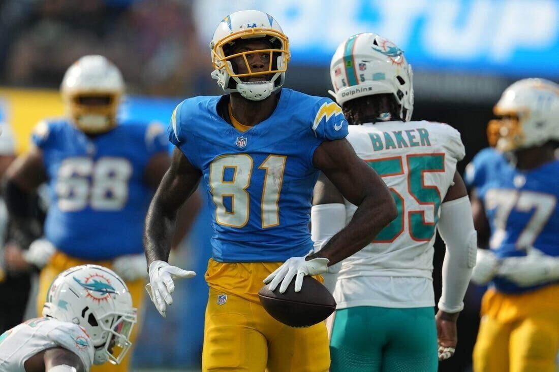 Los Angeles Chargers: First look at WR Mike Williams in uniform