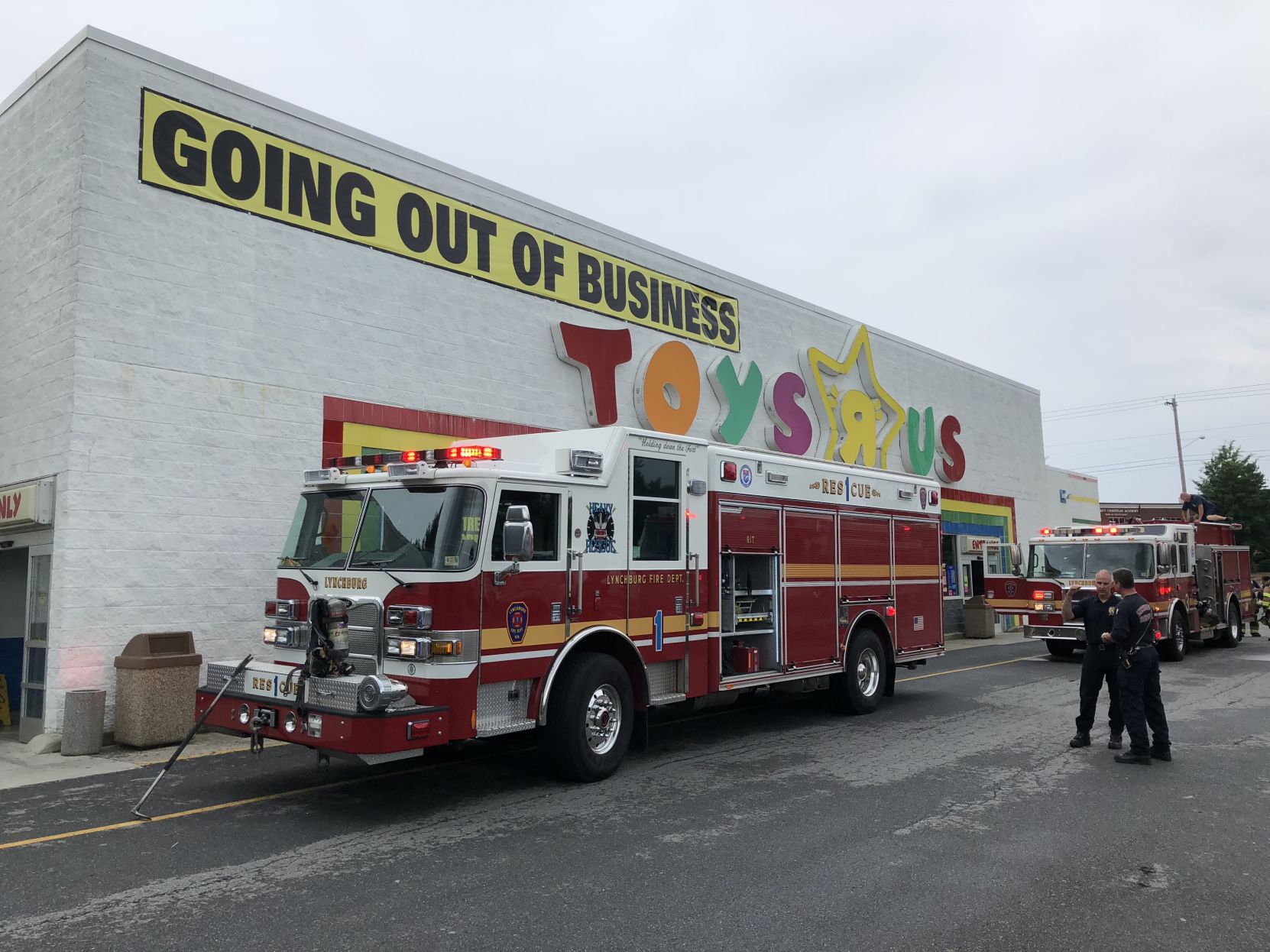 toys r us on fire