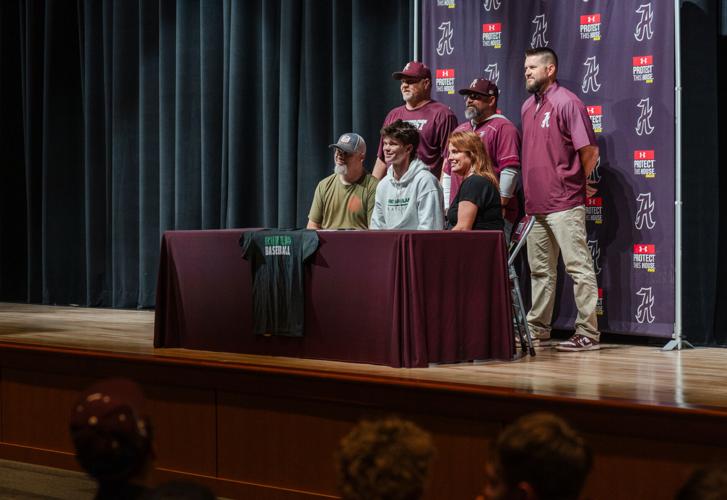 050626-lna-sports-amherstsigning