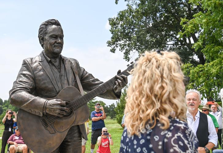 nelson statues 3