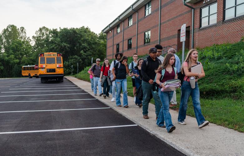 081226-lna-news-firstdayschoolamherst