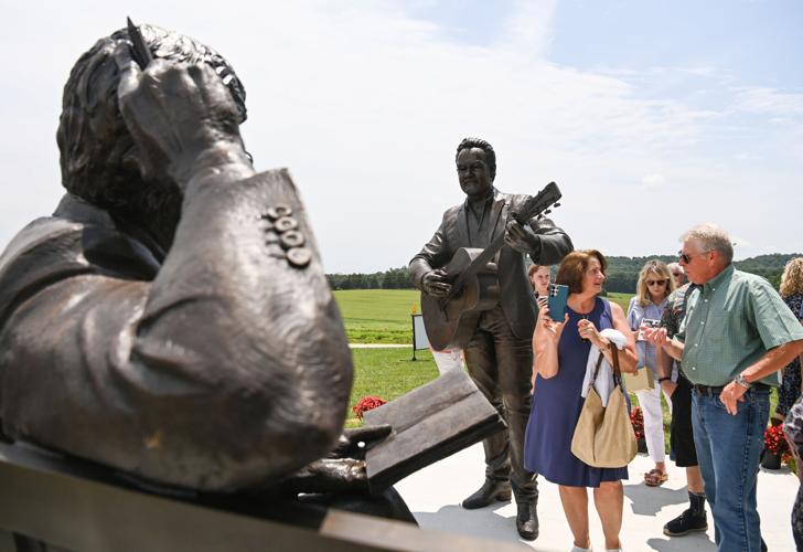 nelson statues 7