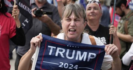 Trump arrives in Florida as historymaking court appearance approaches in classified documents case Trump arrives in Florida as historymaking court appearance approaches in classified documents case