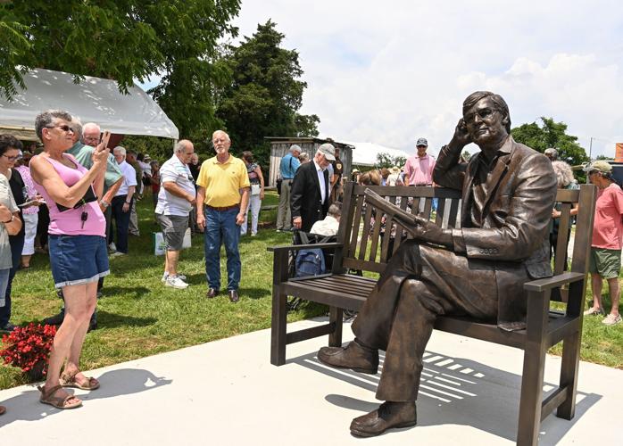 nelson statues 8