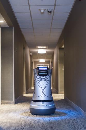 LNA 04092018 Hotel Robot 01