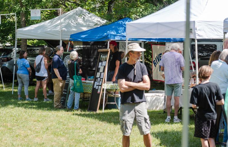 060326-lna-news-rivermontfarmersmarket