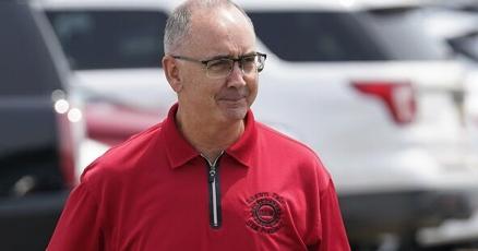 UAW to show list of economic demands to automakers this week will seek worker pay if plants close UAW to show list of economic demands to automakers this week will seek worker pay if plants close